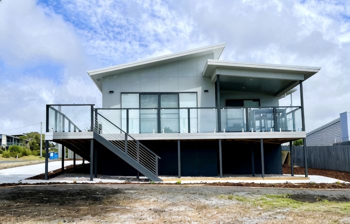 HORIZON at BINALONG BAY Have fun with the whole family at this new beach house.