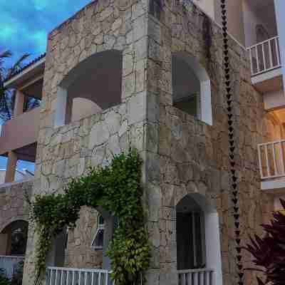 Cozy Apartment with 24/7 pool - 5-10 min walk to Beach, Clubs, activities! Hotel Exterior