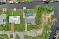 Luxe Paradise Escape on a Canal!