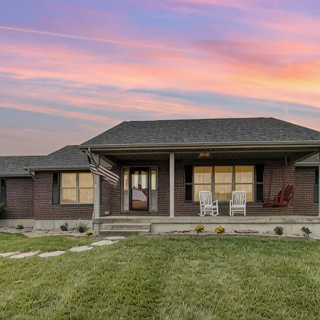 Close to the Ark! Incredible views on 10 private acres w/ firepits!