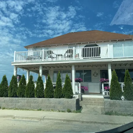 Beach House steps from the ocean! Old Lyme, CT