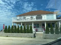 Beach House steps from the ocean! Old Lyme, CT
