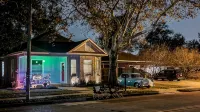 Historic 3 bed, 2bath Bungalow Minutes from IAH with Backyard Putting Green!