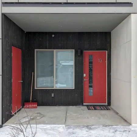 Adventure Basecamp: Newly Built Retreat steps from Downtown Victor