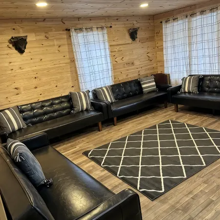 Papa Bear's Den!The perfect location to visit the trails”