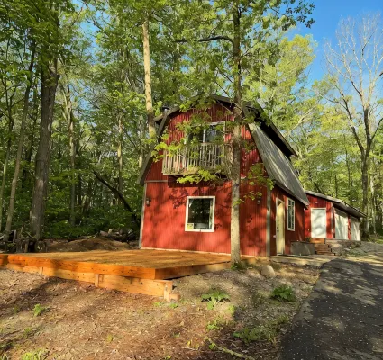 Cozy cabin retreat in NW Lake Leech area
