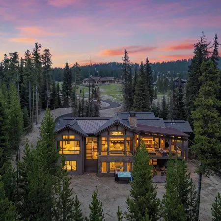 Big Sky Summit - Hot Tub, Fireplace & Ski Access
