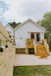 Canal Front, Modern Tiny House! Bikes. Fire Pit!