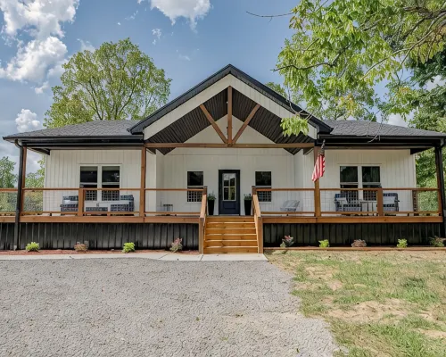 Porch-lovers Paradise! SLEEPS 11-12. Multiple fire pits. Only 0.8mi to boat ramp Hotels in Grayson County