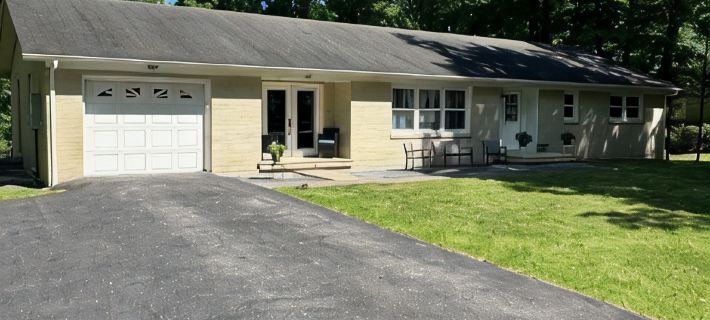 The Park House Sleeps 9 Comfortably. Come Visit the Nrgnp in Wild, Wonderful WV. Hotels in Fayette County