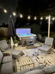 Cheerful, Newly Renovated Cottage close to Newport w/ hot tub!