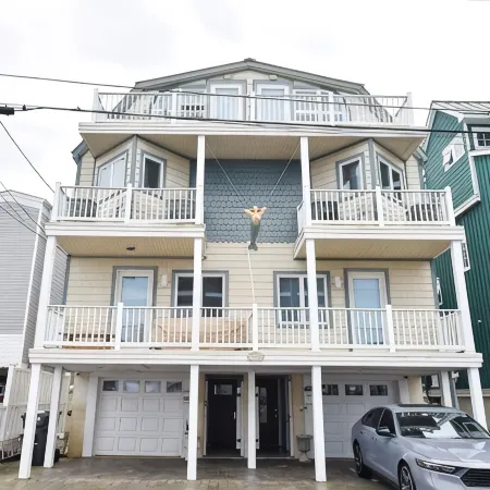 Mermaids  Cove Waterfront Townhome Spectacular Views, Views, Views!