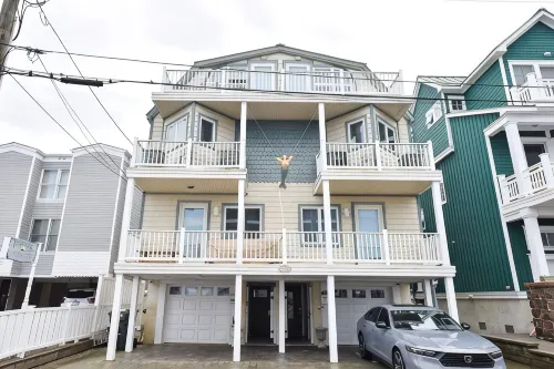 Mermaids  Cove Waterfront Townhome Spectacular Views, Views, Views!