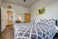 The Sterling- walk to everything Luray has to offer! Chef available