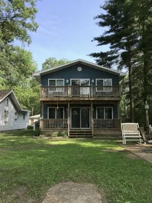 River retreat in Momence, IL. with river access. There is a private dock onsite. - 3-stjärniga