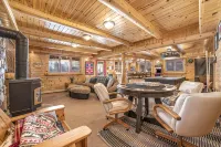 7K Sqft Lakefront Escape, Sandy Beach, Barrel Sauna, Game Room, Fire Pit - Alphydda