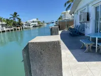 50’ dock on Vaca Cut, deep wide unlimited dockage. - 방갈로