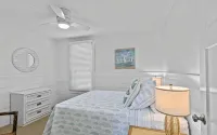 Normandy Beach Getaway! Spacious 2-Family Home. Perfect for Families & Friends - 4-Sterne