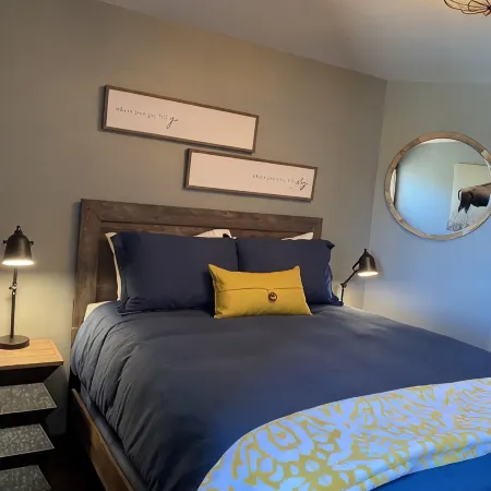 Cozy remodeled condo close to the Village!