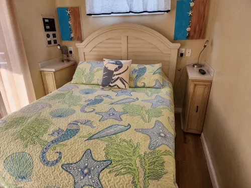 Spacious Floating Condo on the Water with Upscale AmenitiesNew Water Filtration - Wifi