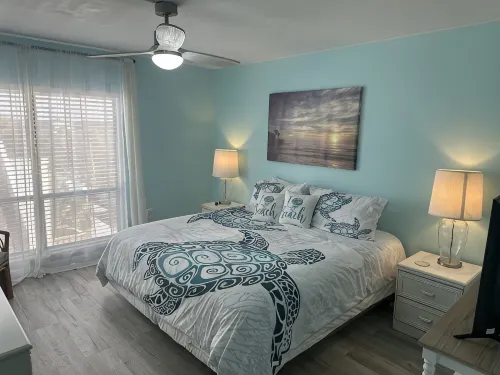 Siesta Key Condo- walk to beautiful beaches, ride a free trolley around the key - 2-Star