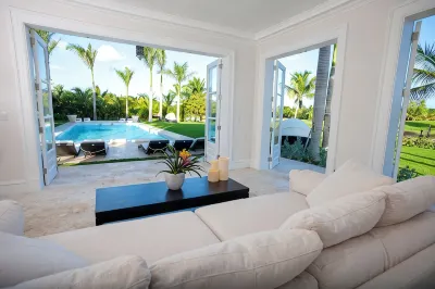 Luxurious Ocean and Golf View Villa staffed with Private Chef, Butler and Maid! Hoteles en 