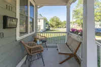 Fam/Biz-Friendly 3BD w/ Fire pit & BBQ - Downtown - 4-Star