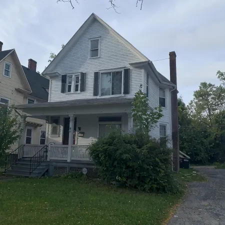 Spacious Colonial Style House - DT Geneva
