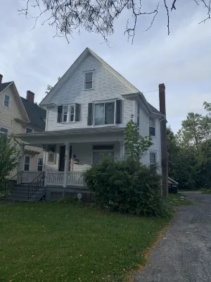 Spacious Colonial Style House - DT Geneva