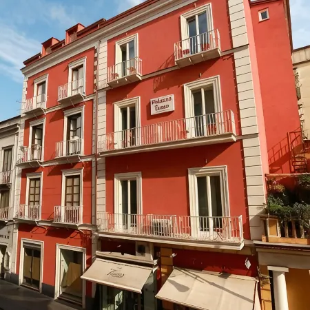 Palazzo Tasso Отели рядом с достопримечательностью «Пляж Петерс»