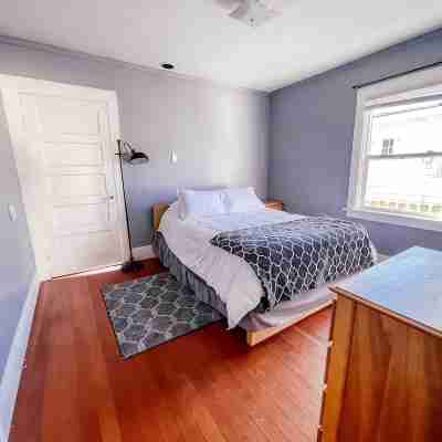 Downtown Two Bedroom Craftsman Home- 2 Minute Walk to the Plaza Rooms