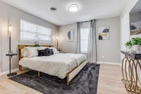 Charming, nicely furnished, 4-bedroom House in Richardson - Kitchens