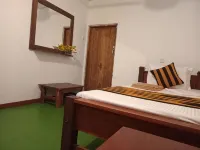 Sun Ceylon Homestay - parking