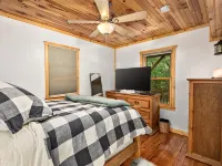 Black Bear Cabin w Majestic Views - シャレー