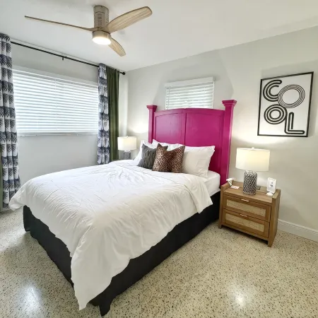 The Golden Pelican – Your Waterfront Escape in Gulf Harbors
