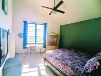 Sky House. Charming 4-bedroom home, fast WiFi, A/C in enchanting Rincón - شرفة