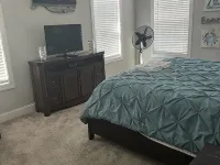 Spacious Evans Home ready for Masters Guests 에번스 호텔