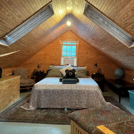 Start Thinking about Fall Foliage! Hot Tub, Fabulous Kitchen, Views Everywhere!