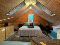 Start Thinking about Fall Foliage! Hot Tub, Fabulous Kitchen, Views Everywhere!