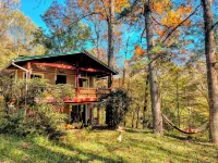 Secluded Mountain Cabin by the New River l Hot Tub + Game Room l Pet-Friendly