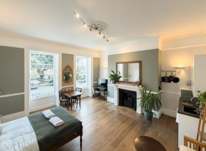 3 Berkeley Square Guesthouse