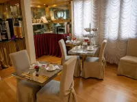 Ca Dell'Arte Hotels near A Plus A Gallery