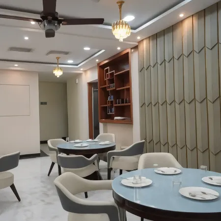 Relax Suites Отели в г. Ноида