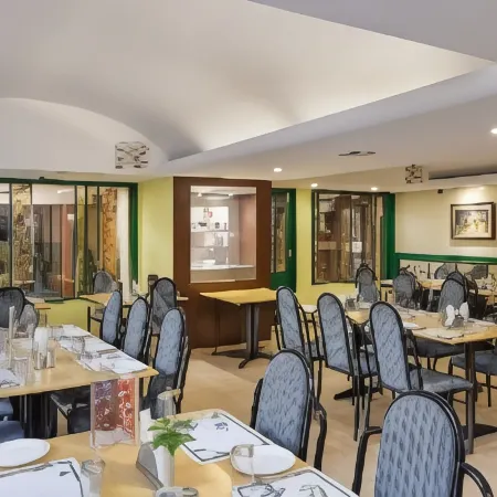 The Cama - A Sabarmati Riverfront Hotel Отели рядом с достопримечательностью «Мечеть Sidi Bashir»
