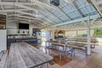 Kurrimine Beach Holiday Park - bar