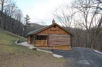 Cozy Log Cabin in the Heart of Smoke Hole Canyon Overlooking South Branch River. - Homestays