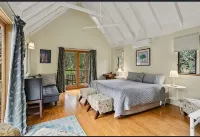 The Old Church Bed and Breakfast - Parking