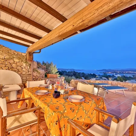 COTTAGE SMERALDA -5pax w/private jacuzzi terrace and shared Pool Seaview