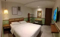 Verde Hotel Purwokerto - ที่มีที่จอดรถ
