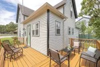 NEW Updated Farmhouse in Custer - 2 Blocks from Main Street!